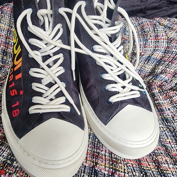 SOLD Authentic Louis Vuitton sneakers - Picture 8 of 15
